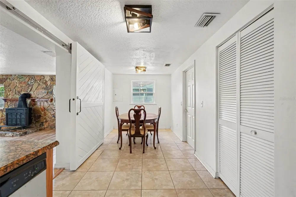 6006 N HUBERT AVE Tampa, FL 33614