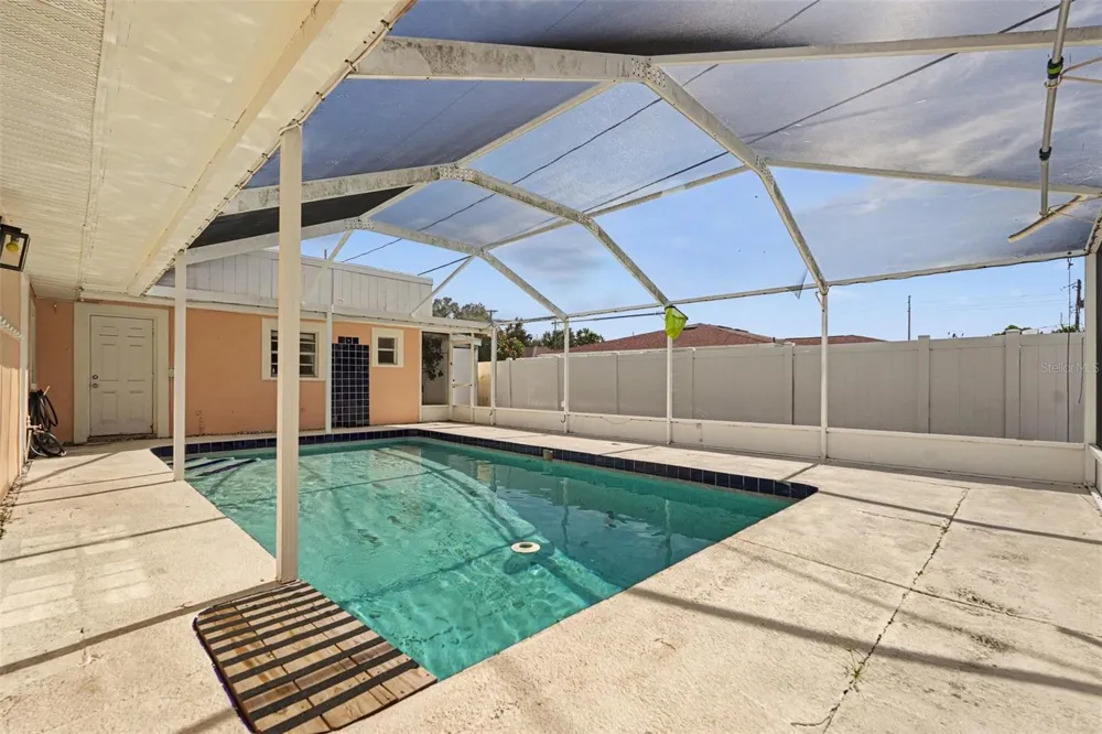 6006 N HUBERT AVE Tampa, FL 33614