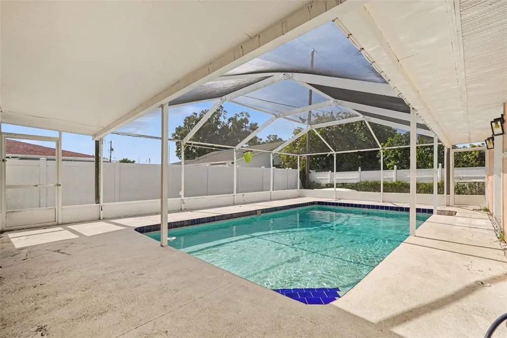 6006 N HUBERT AVE Tampa, FL 33614