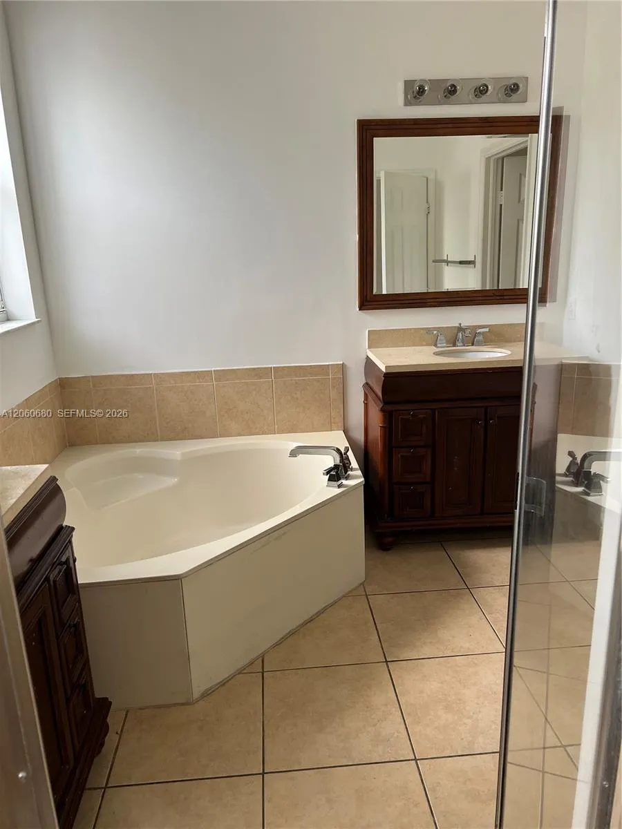 11440 NW 75th Ter Doral, FL 33178