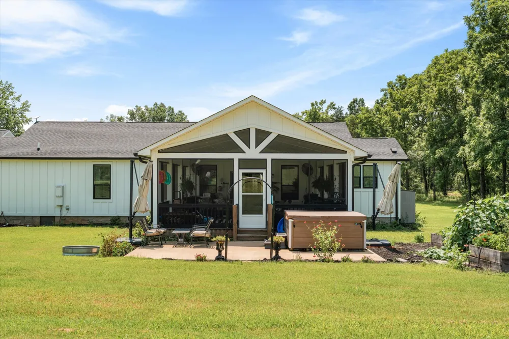 900 Ed Renfroe Cir Bath Springs, TN 38311