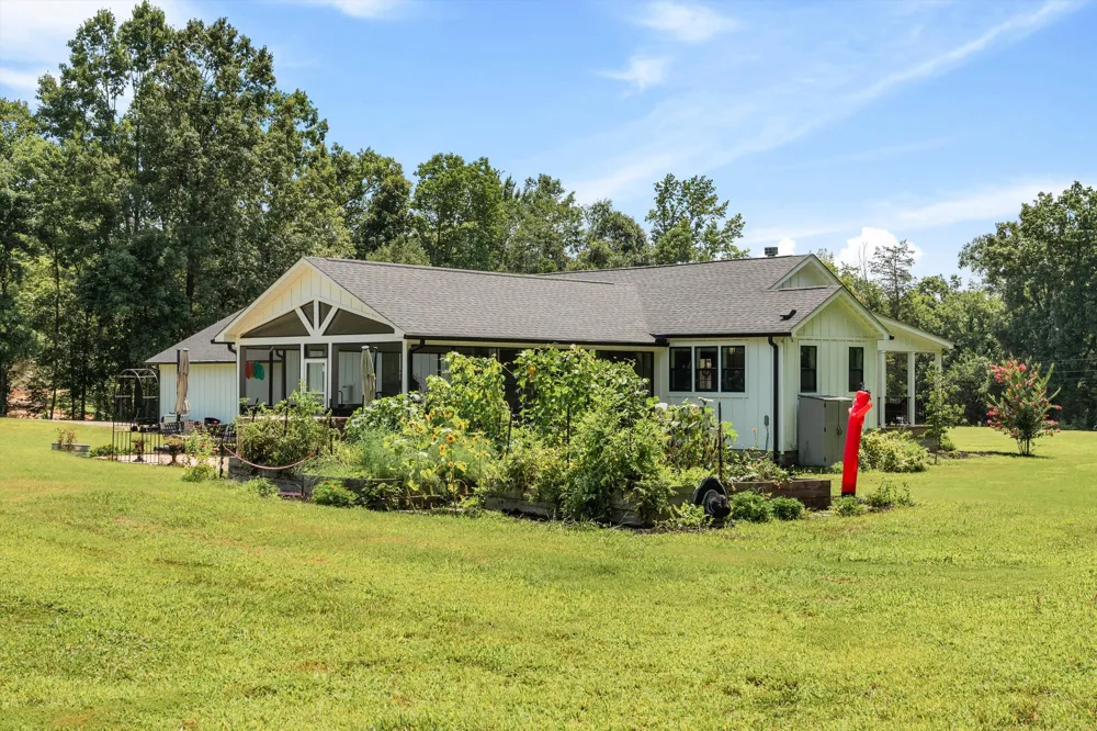 900 Ed Renfroe Cir Bath Springs, TN 38311