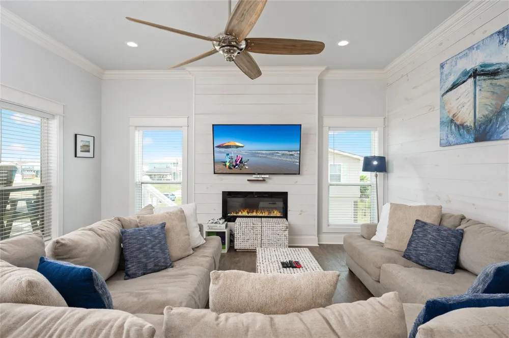 997 S Redfish Street Crystal Beach, TX 77650