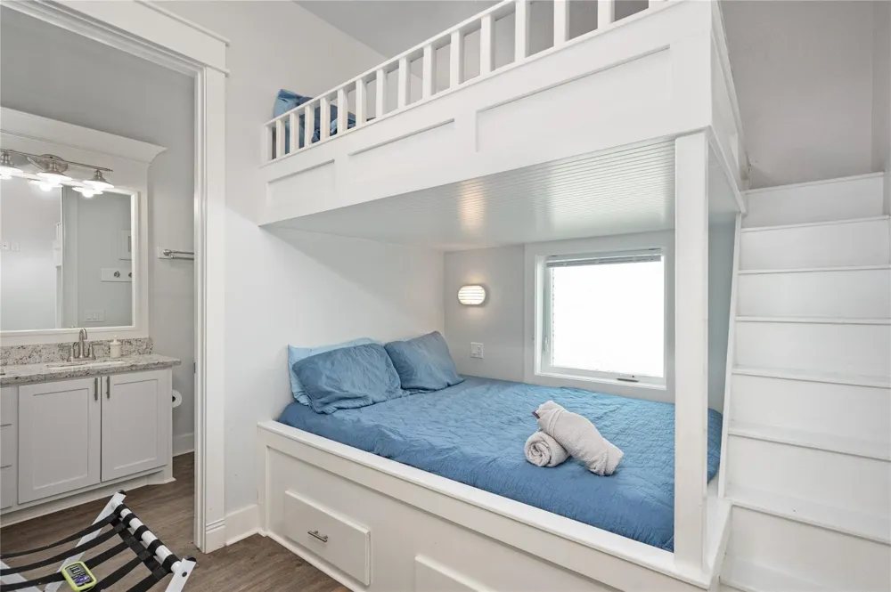 997 S Redfish Street Crystal Beach, TX 77650
