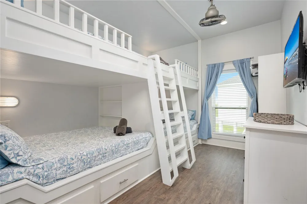 997 S Redfish Street Crystal Beach, TX 77650