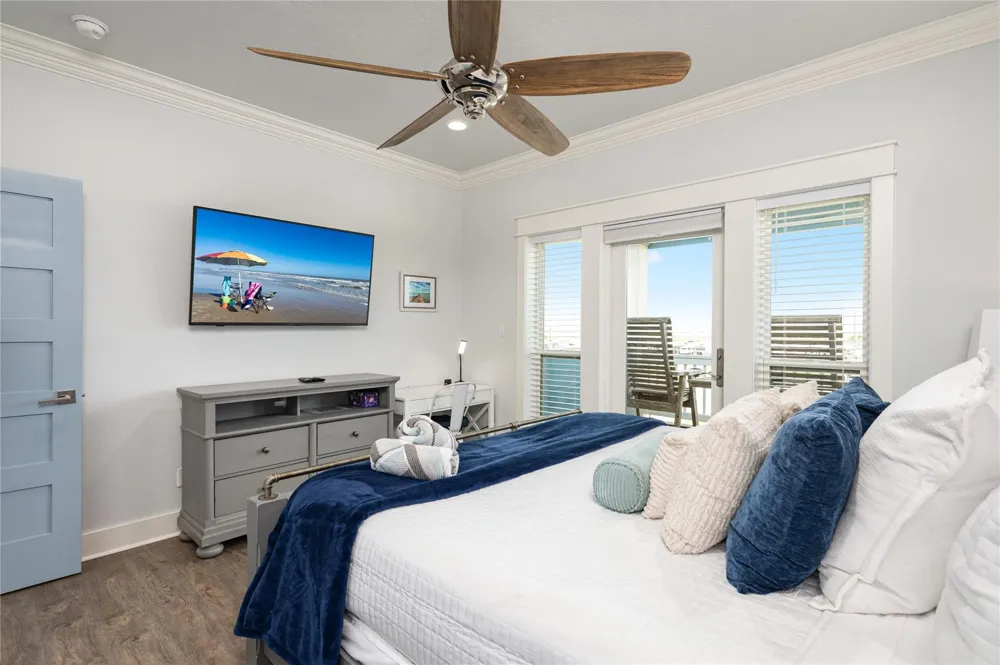 997 S Redfish Street Crystal Beach, TX 77650