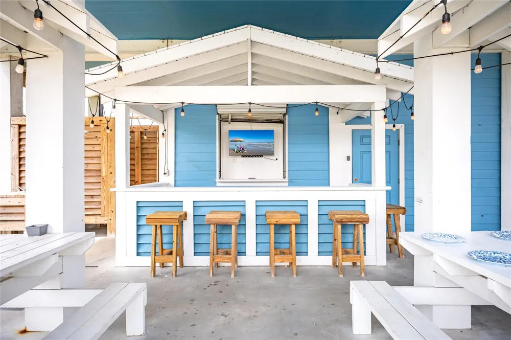 997 S Redfish Street Crystal Beach, TX 77650