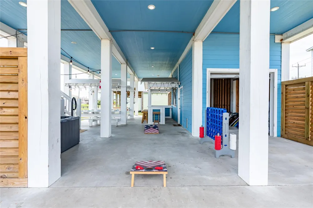 997 S Redfish Street Crystal Beach, TX 77650