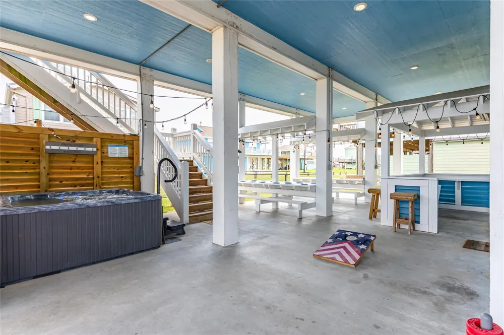 997 S Redfish Street Crystal Beach, TX 77650