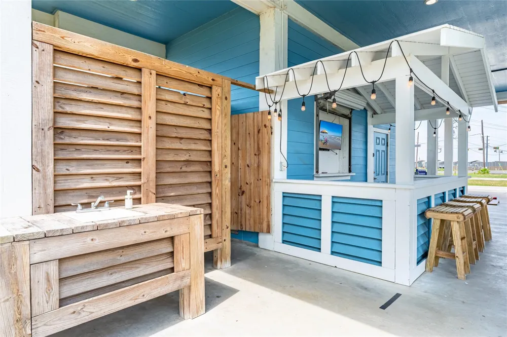 997 S Redfish Street Crystal Beach, TX 77650