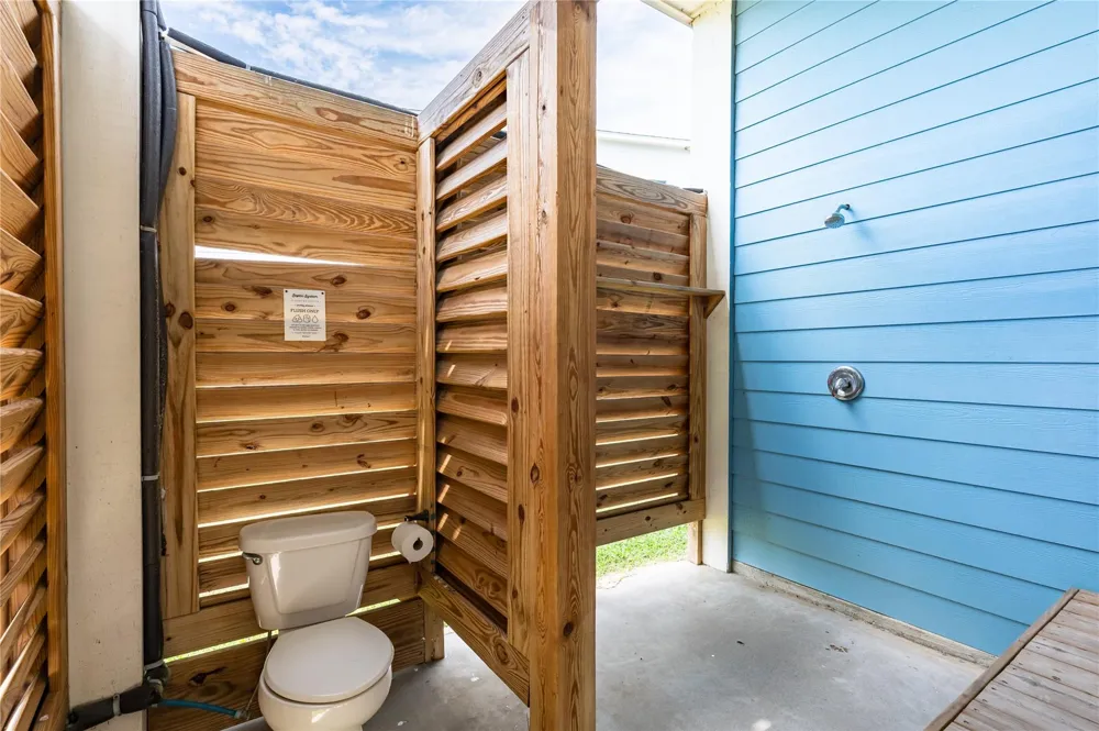 997 S Redfish Street Crystal Beach, TX 77650