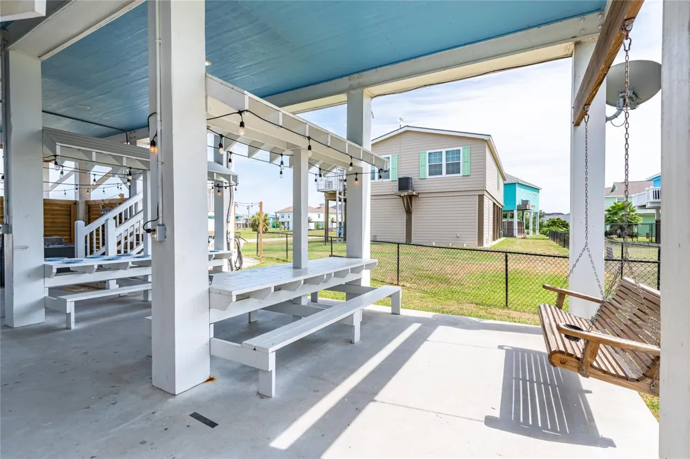 997 S Redfish Street Crystal Beach, TX 77650
