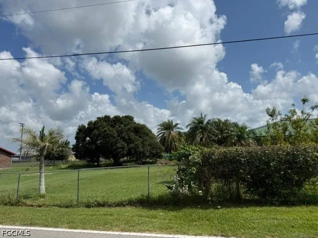Avenue R SW Moore Haven, FL 33471