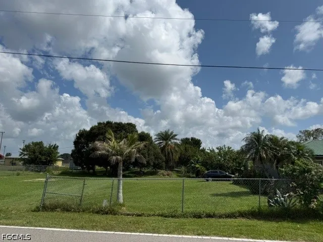 Avenue R SW Moore Haven, FL 33471