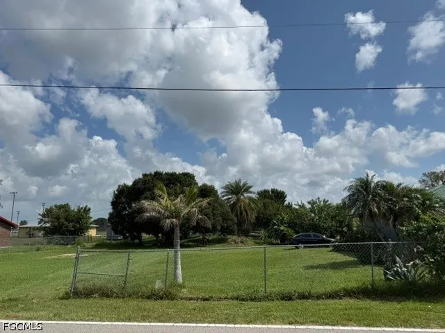 Avenue R SW Moore Haven, FL 33471