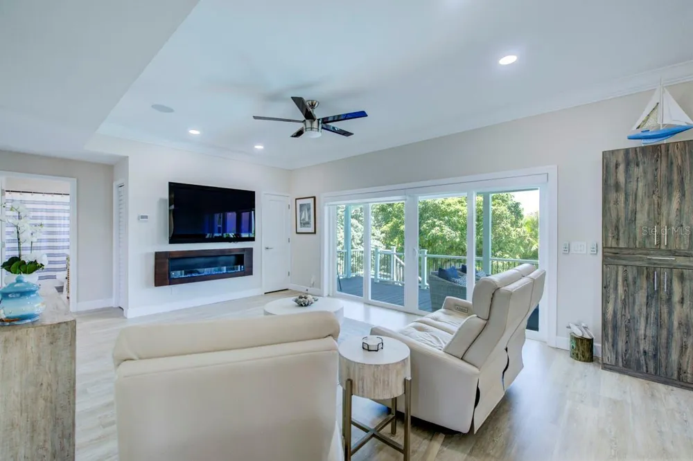 289 8TH AVENUE Tierra Verde, FL 33715