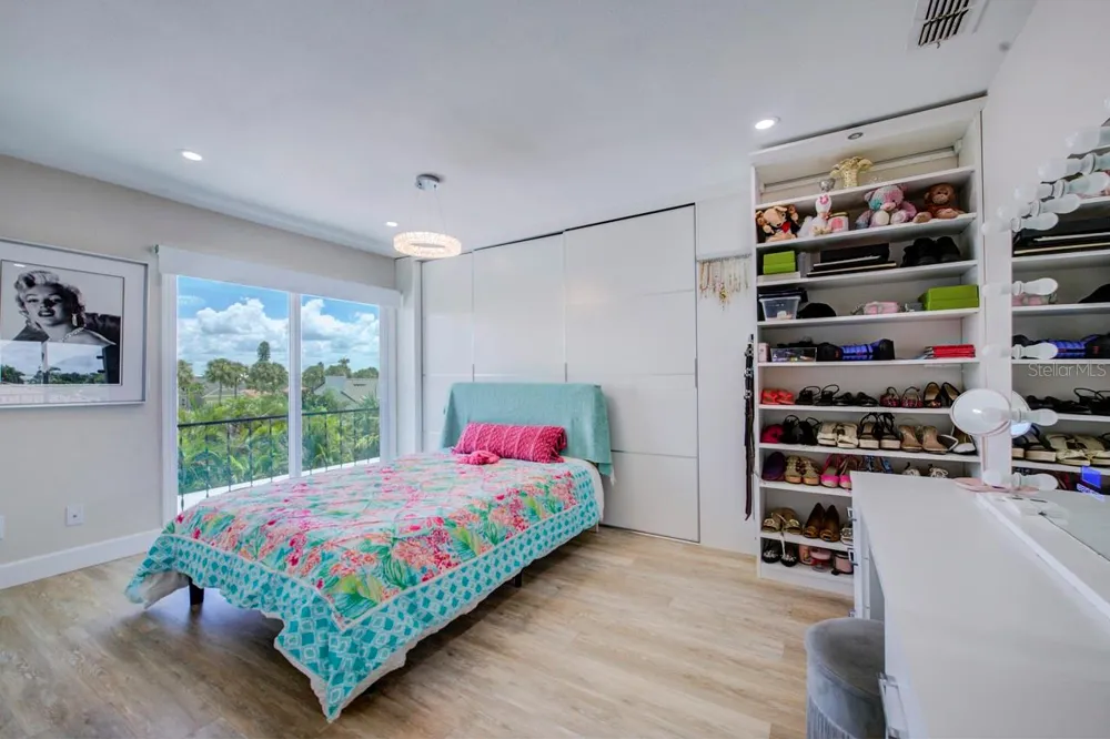 289 8TH AVENUE Tierra Verde, FL 33715