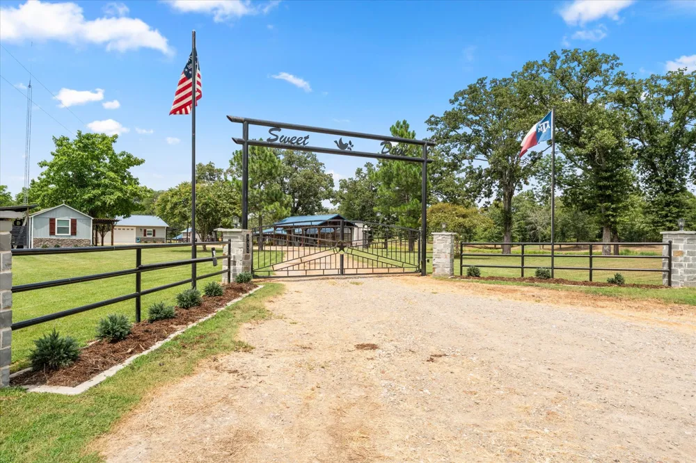 992 RS County Road 4325 Emory, TX 75440