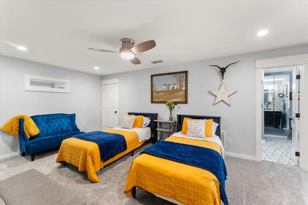 992 RS County Road 4325 Emory, TX 75440