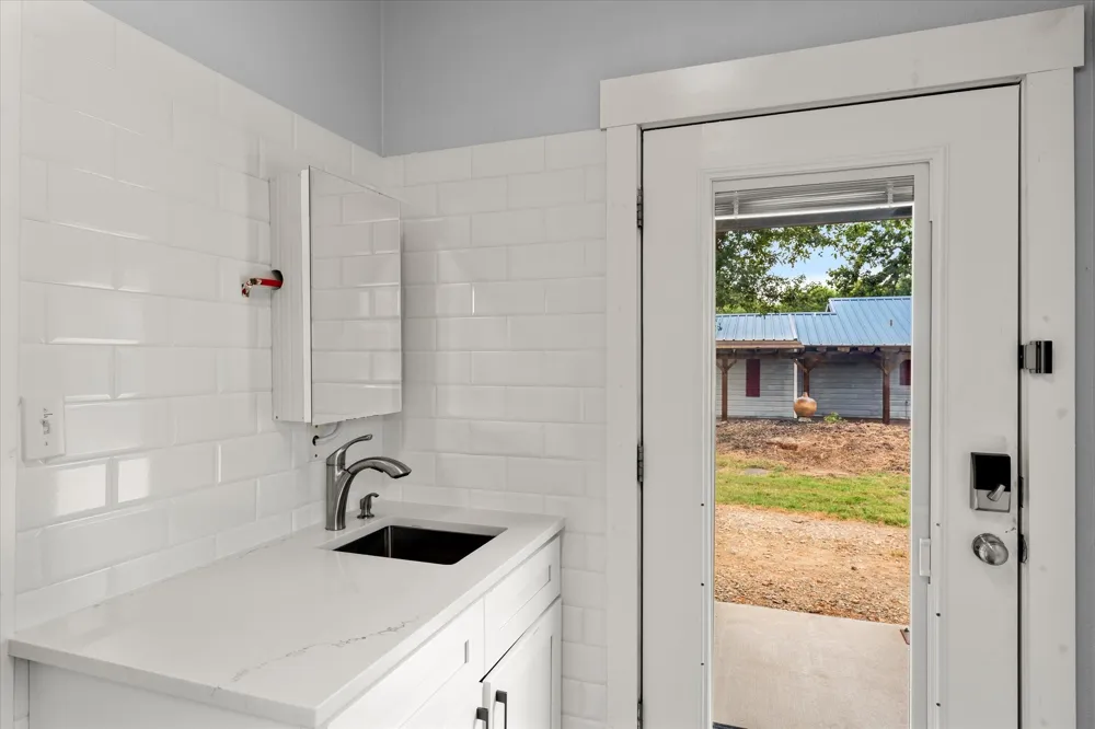 992 RS County Road 4325 Emory, TX 75440