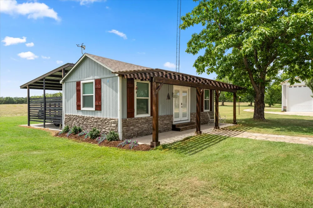 992 RS County Road 4325 Emory, TX 75440