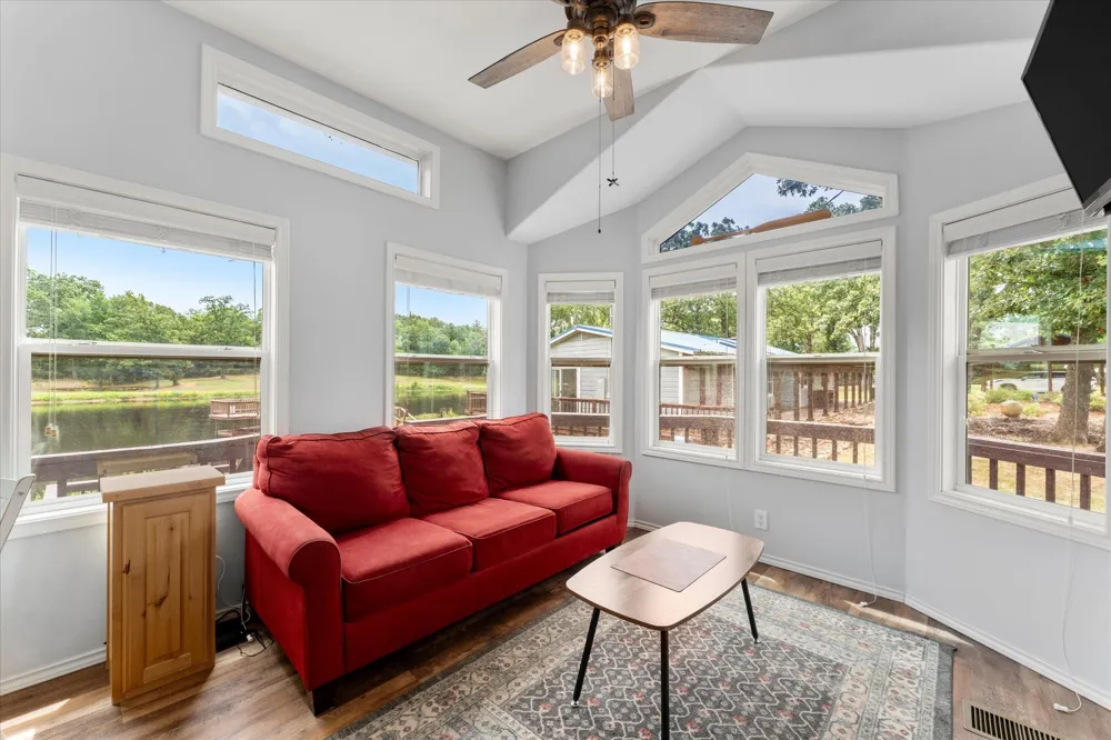 992 RS County Road 4325 Emory, TX 75440