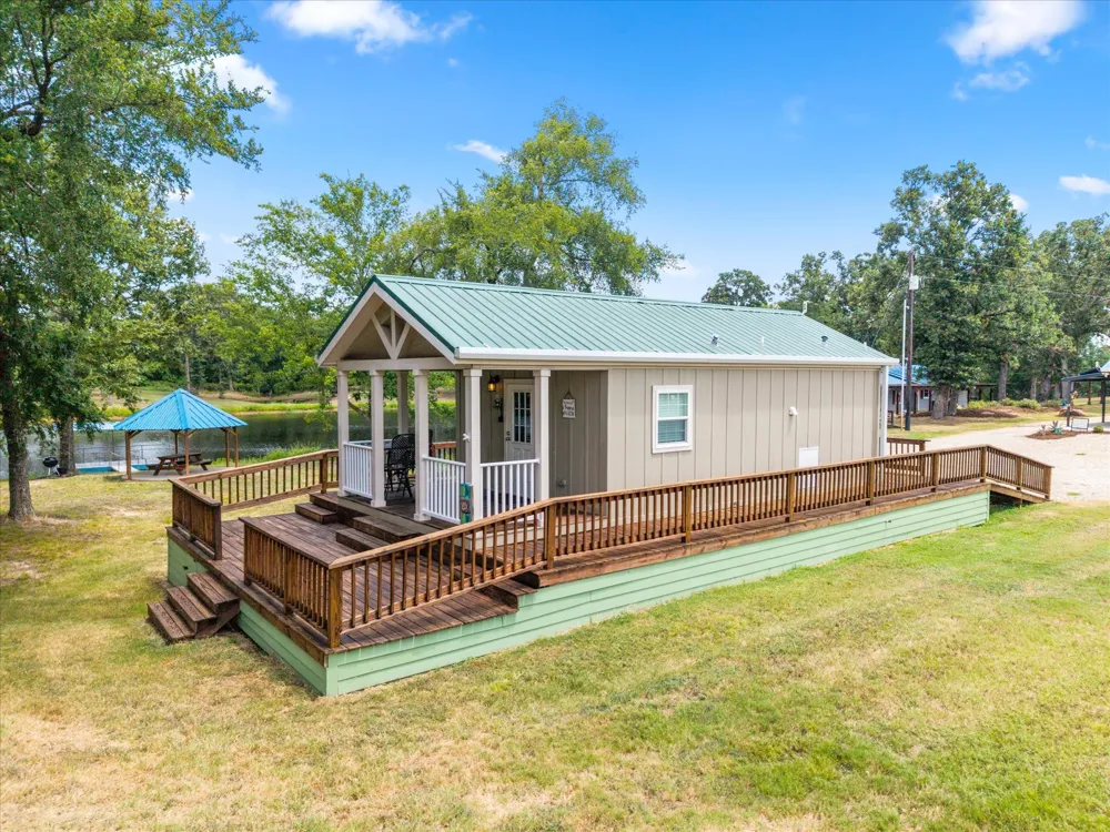 992 RS County Road 4325 Emory, TX 75440