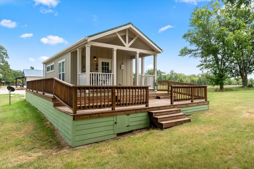 992 RS County Road 4325 Emory, TX 75440