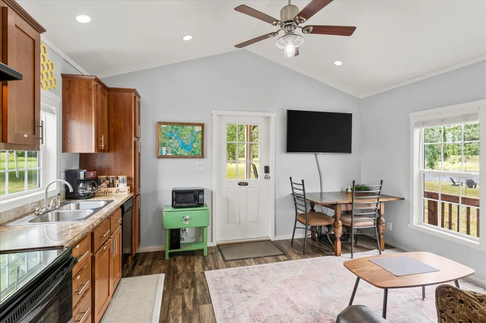 992 RS County Road 4325 Emory, TX 75440