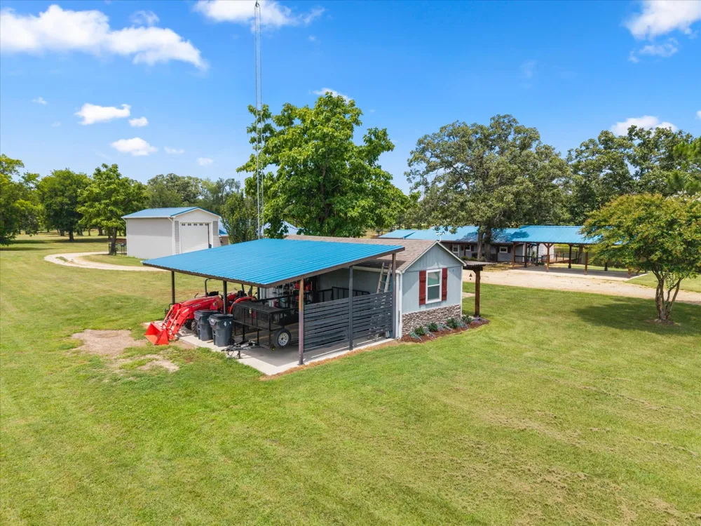 992 RS County Road 4325 Emory, TX 75440