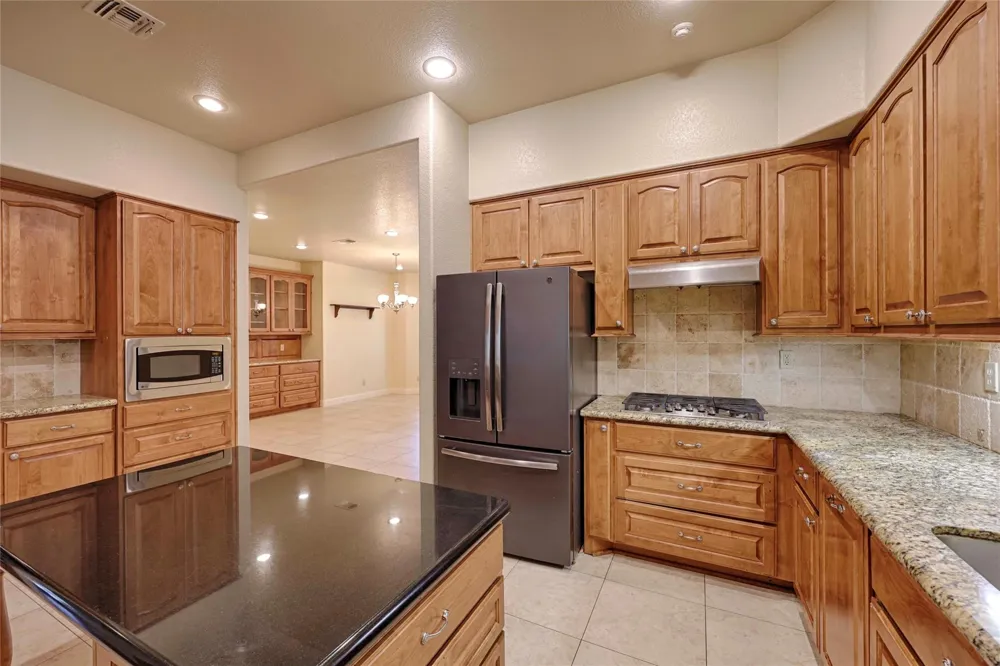 417 S Main Street Hallettsville, TX 77964