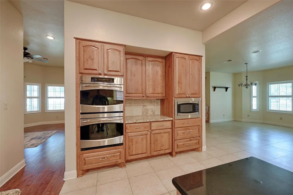 417 S Main Street Hallettsville, TX 77964