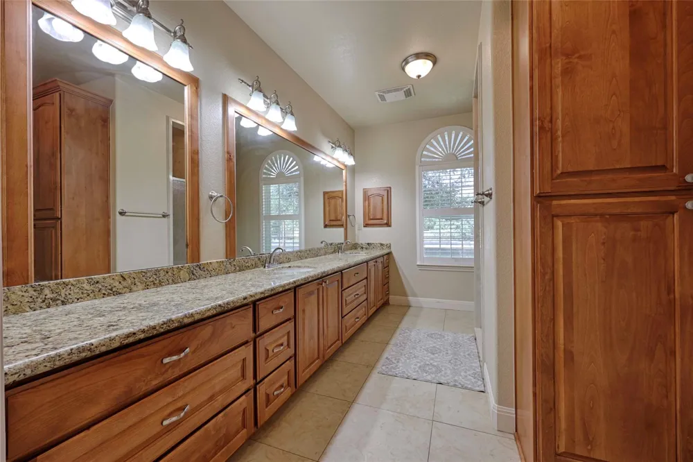 417 S Main Street Hallettsville, TX 77964