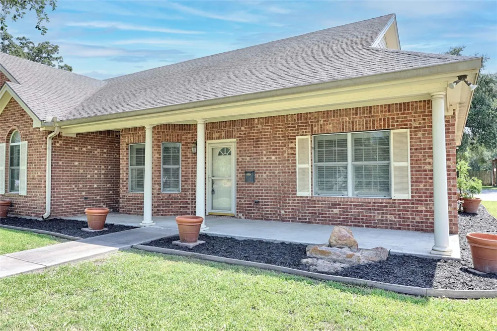 417 S Main Street Hallettsville, TX 77964