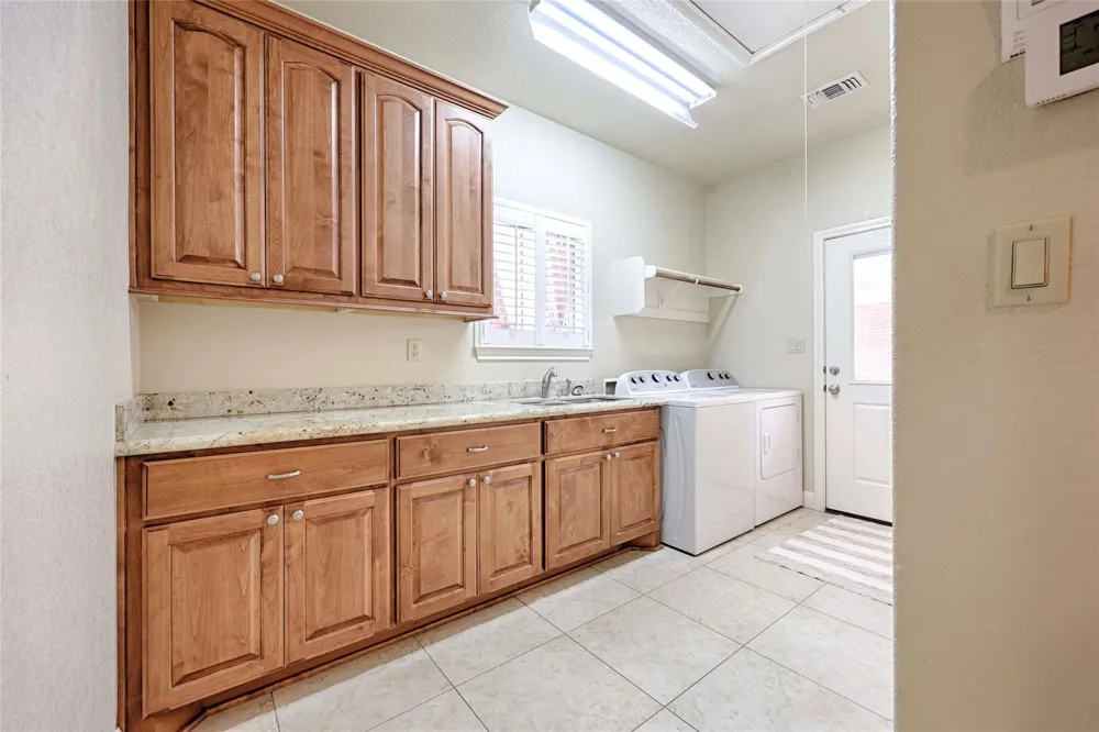 417 S Main Street Hallettsville, TX 77964