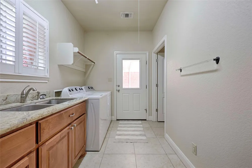 417 S Main Street Hallettsville, TX 77964