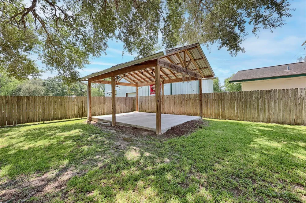 417 S Main Street Hallettsville, TX 77964