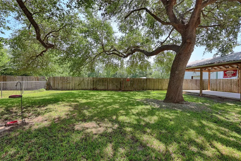417 S Main Street Hallettsville, TX 77964