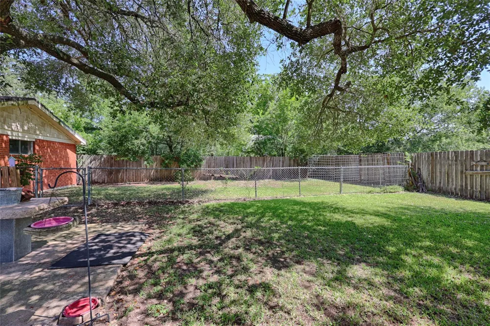 417 S Main Street Hallettsville, TX 77964