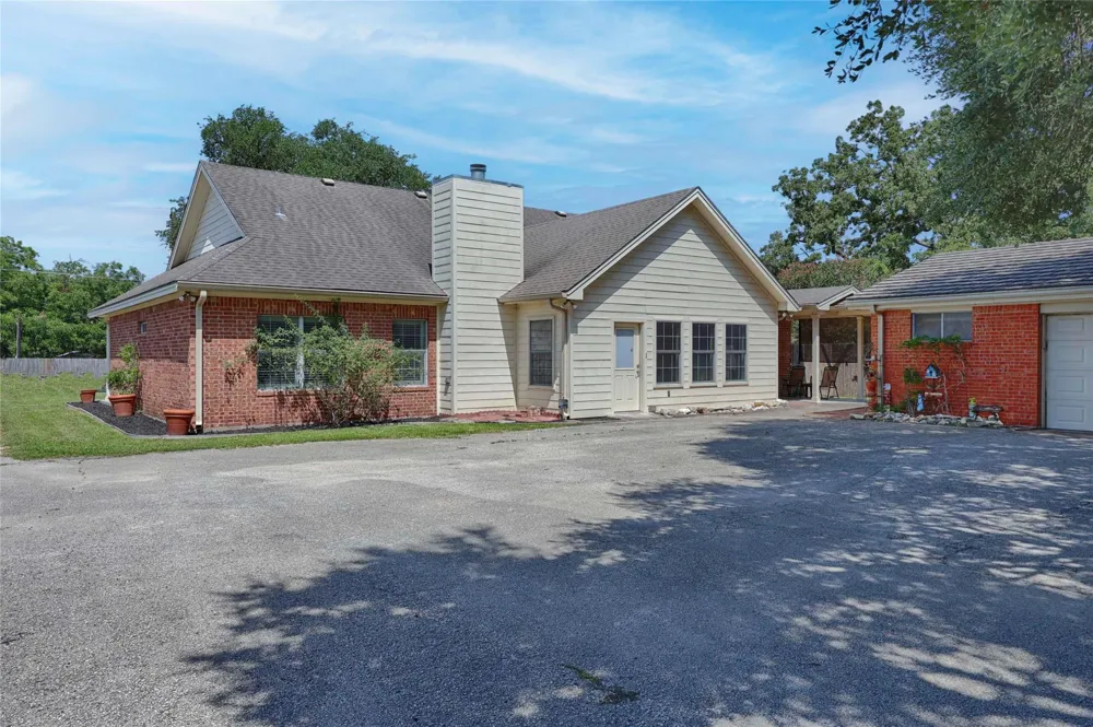 417 S Main Street Hallettsville, TX 77964