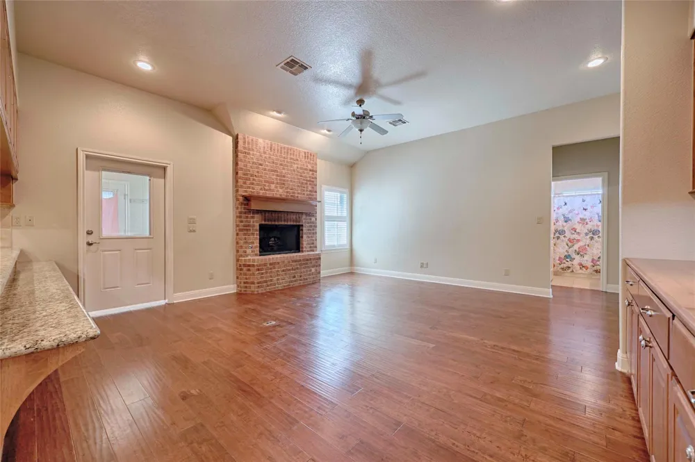 417 S Main Street Hallettsville, TX 77964