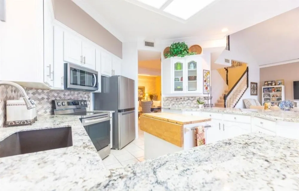 423 Hana Drive Tiki Island, TX 77554