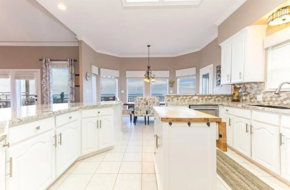 423 Hana Drive Tiki Island, TX 77554