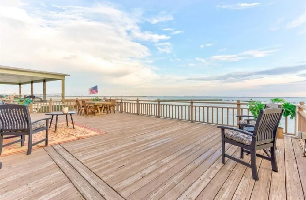 423 Hana Drive Tiki Island, TX 77554