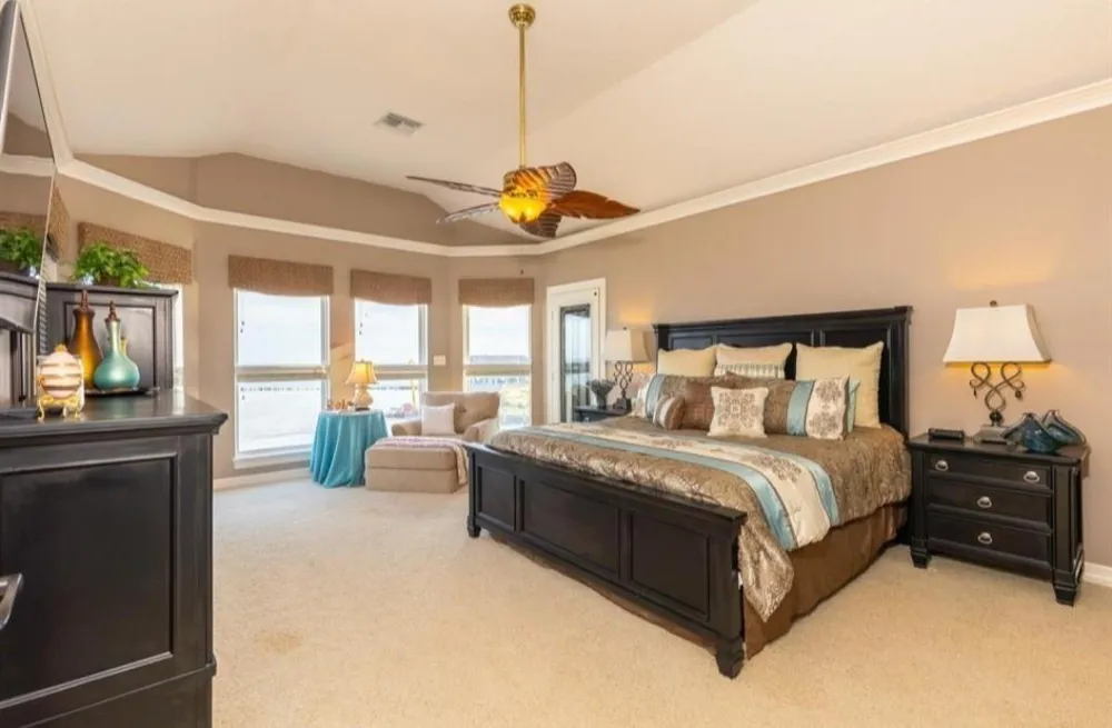 423 Hana Drive Tiki Island, TX 77554