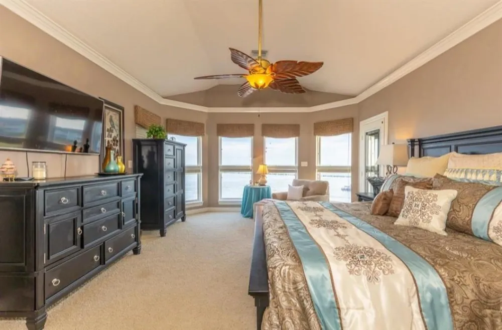 423 Hana Drive Tiki Island, TX 77554