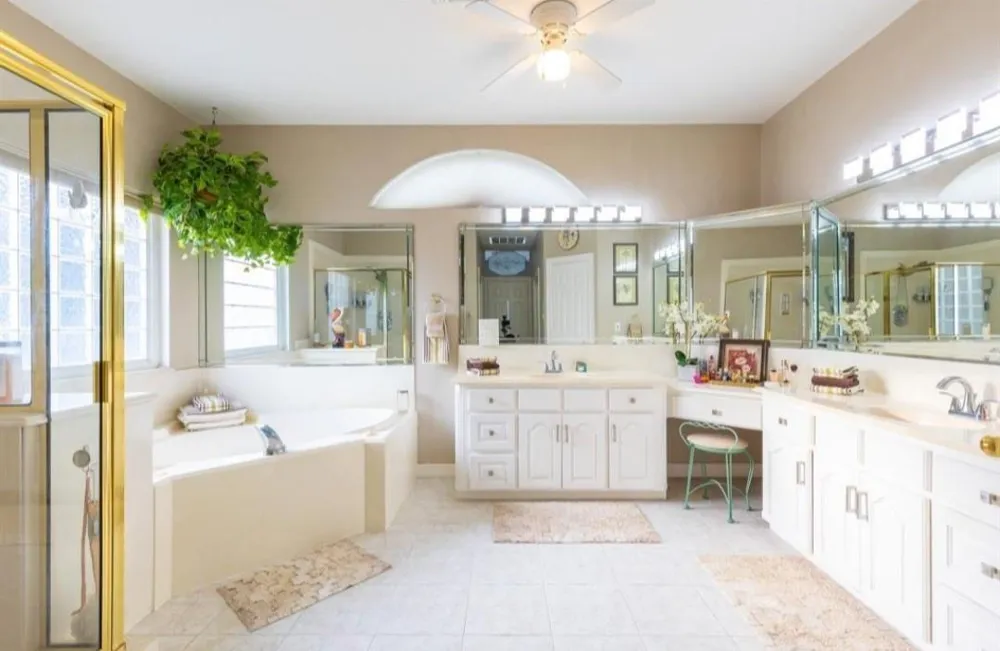 423 Hana Drive Tiki Island, TX 77554
