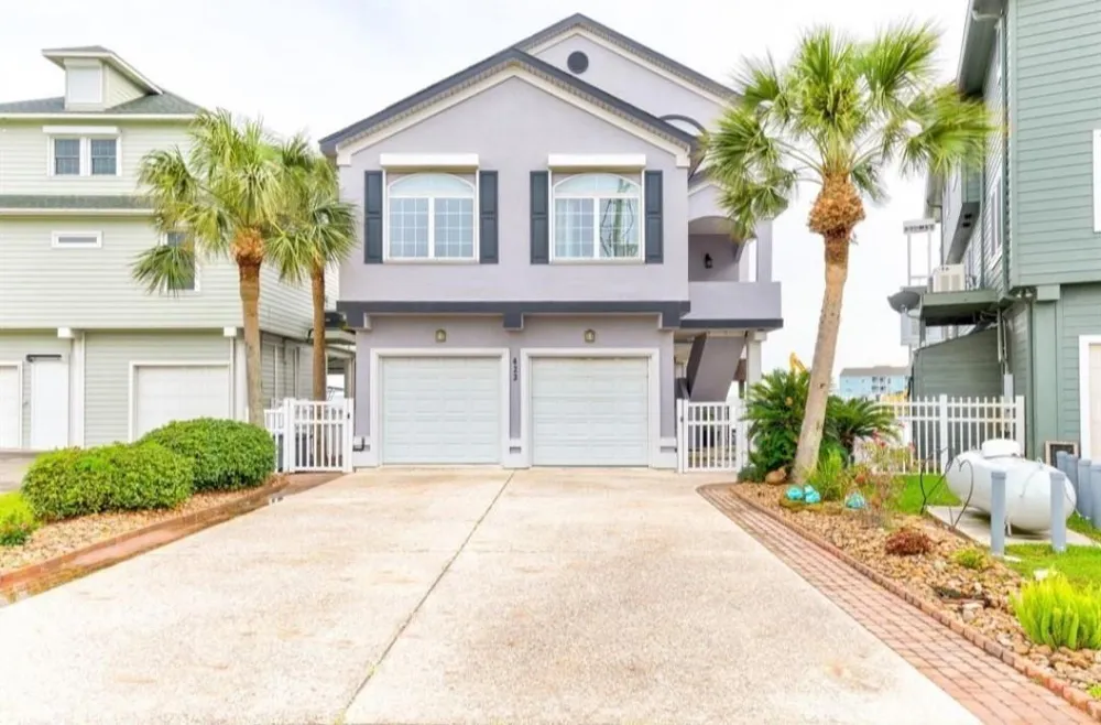 423 Hana Drive Tiki Island, TX 77554