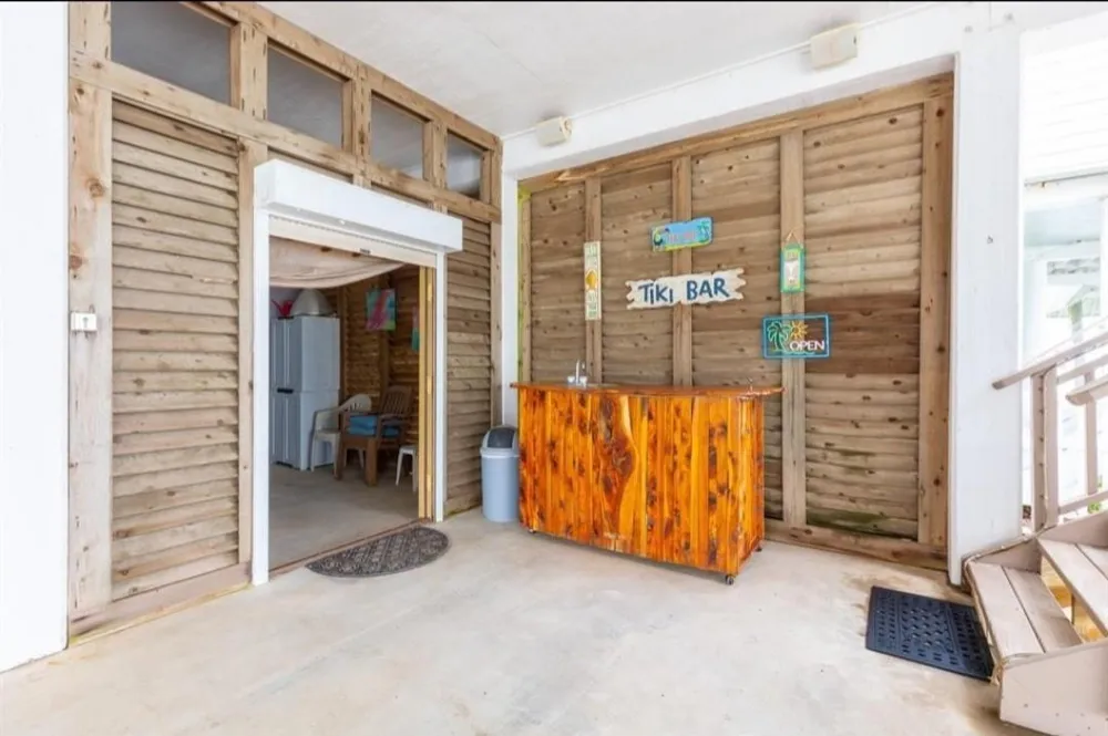 423 Hana Drive Tiki Island, TX 77554