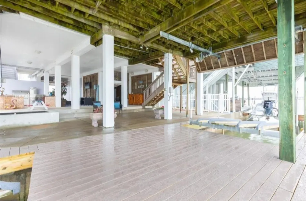 423 Hana Drive Tiki Island, TX 77554